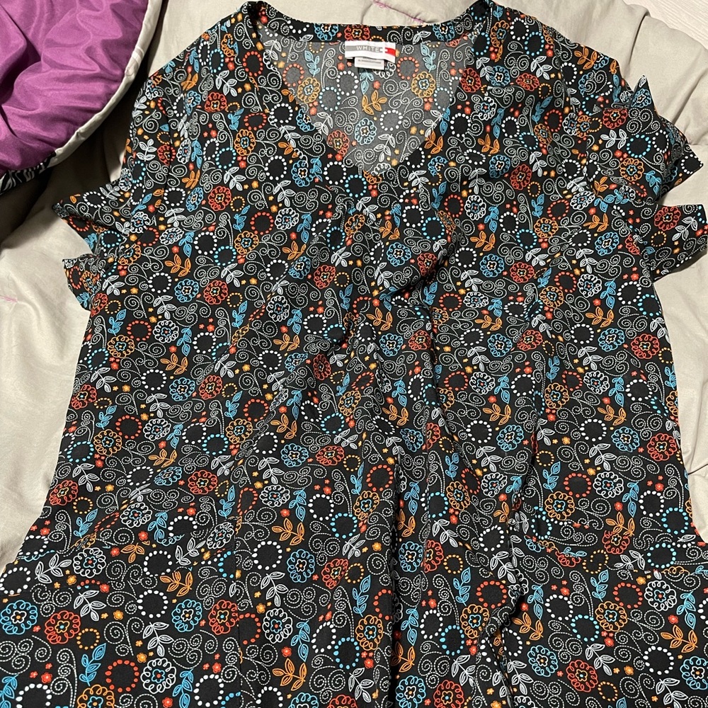 Pattern scrub top